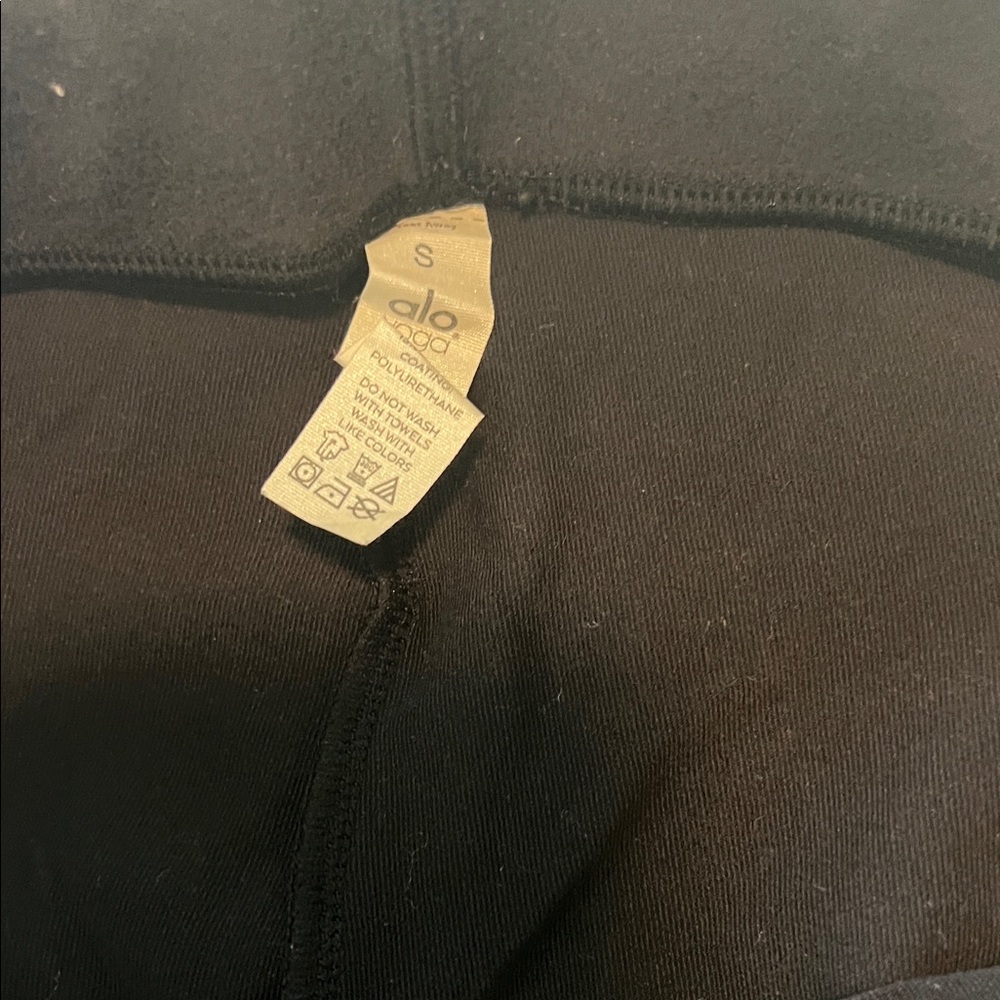 ALO Yoga Black Leggings Small Faux Leather Texture Look - Picture 4 of 5